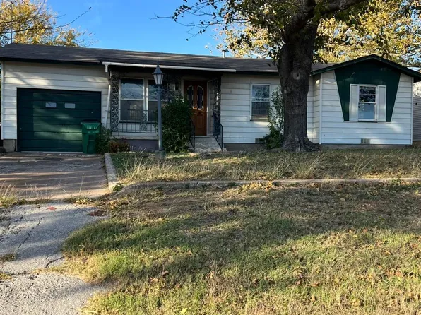 1104 E Omega St, Henrietta, TX 76365