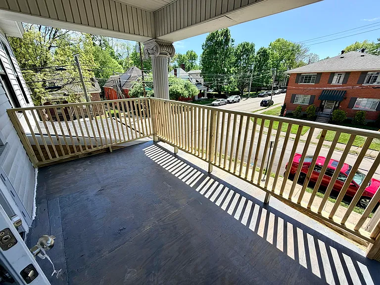 341 Grosvenor Ave #3 — Photo 16