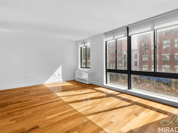 290 Third Avenue image 6 of 30