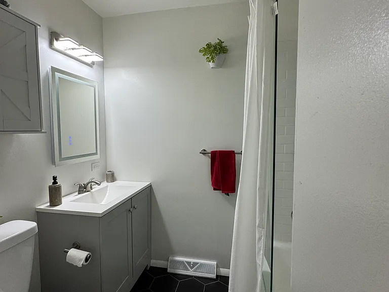 1650 La Salle Ave — Photo 15