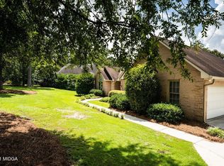 214 Saint Anthonys Dr, Macon, GA 31220
