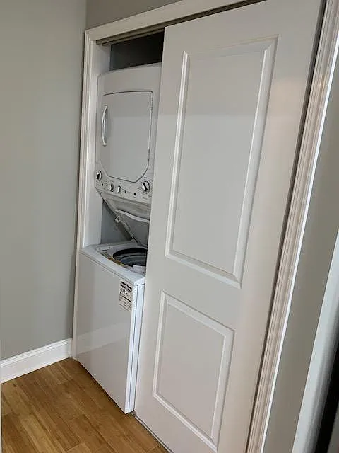 1513 Catharine St — Photo 4