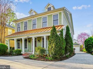 5512 Greentree Rd, Bethesda, MD 20817