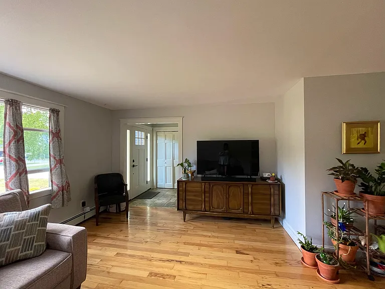 59 Airport Rd — Photo 11