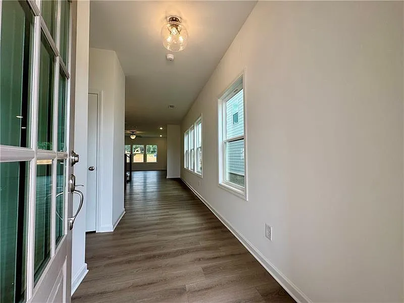 5 bed, 4.0 bath, 3348 sqft, $3,200 — Photo 3