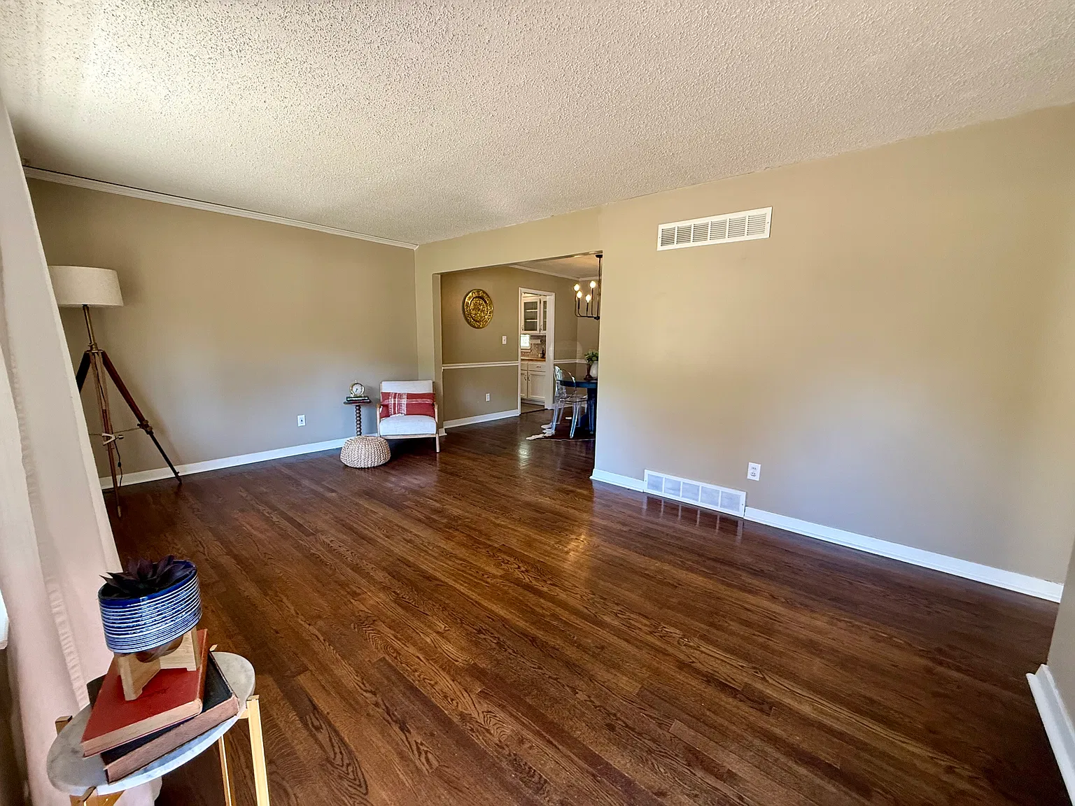 3 bed, 1056 sqft, $2,200 — Photo 4