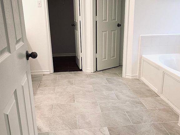 2nd image of 304 Valona Loop