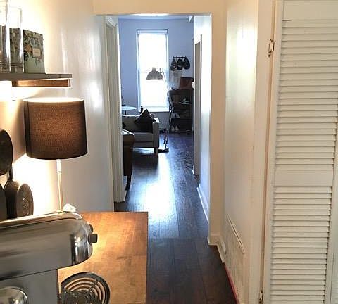 3rd image of 1946 N Wilmot Ave #2R