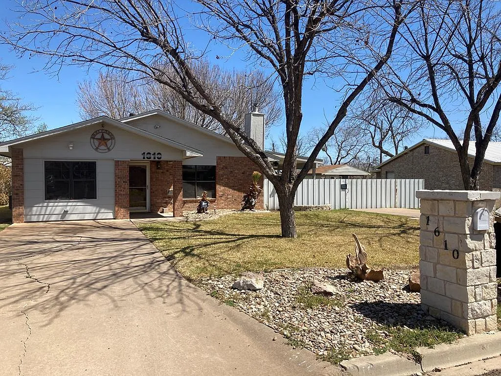 3 bed, 1240 sqft, $1,600 — Photo 3