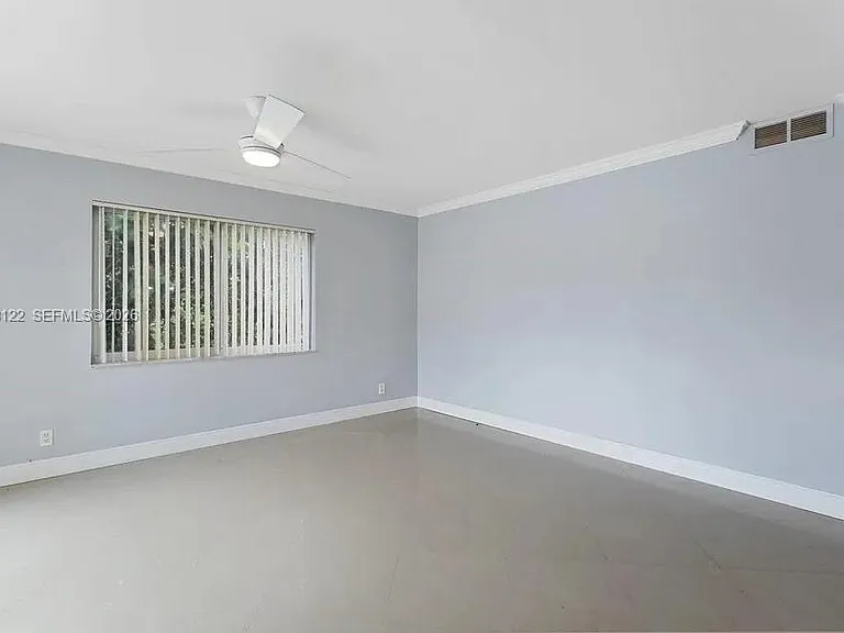 1400 NE 54th St #102 — Photo 17