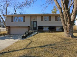 14024 Pine St, Omaha, NE 68144