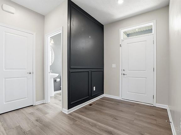 4th image of 5989 Outlook Ct