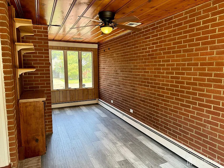 19 South Dr — Photo 23