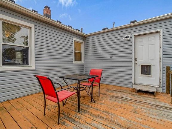 3rd image of 3512 Essex Cir