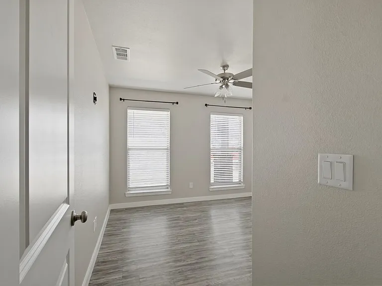6822 Lonesome Dove Ln — Photo 18