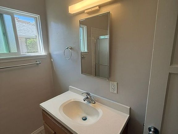 4th image of 2203 Mira Vista Ave