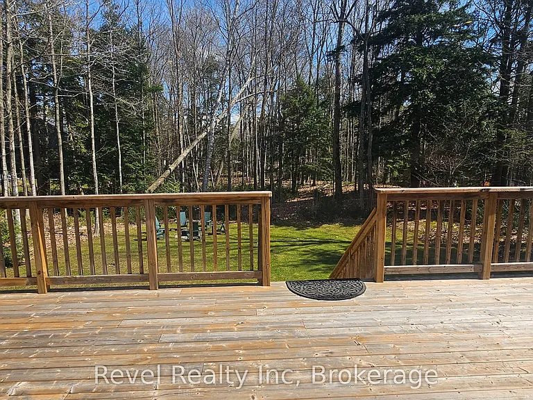 146 Moreau Pkwy — Photo 14