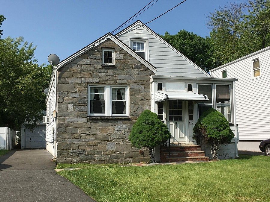 2nd image of 612 Galloping Hill Rd