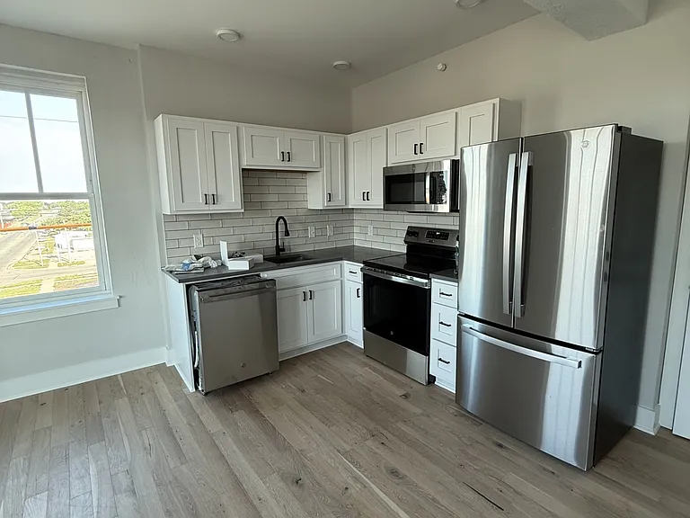 501 N Main St #408 — Photo 4