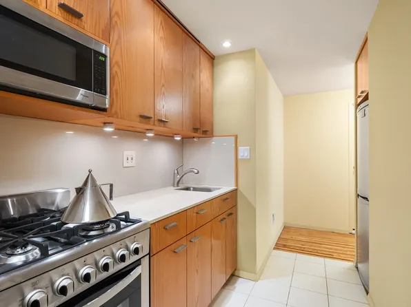 100 West 15th Street image 5 of 6