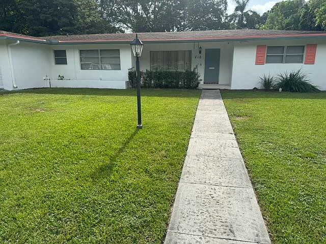 3 bed, 2.0 bath, 1687 sqft, $3,900 — Photo 3