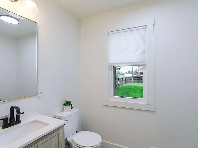 910 Sanders St — Photo 23