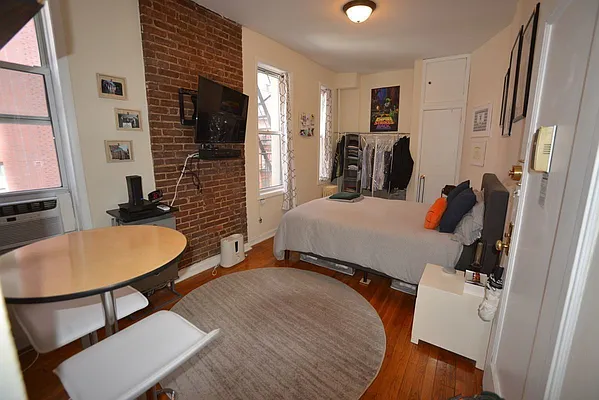 Rented by Voro, LLC | media 72