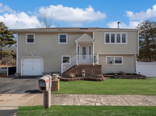 3 Claire Ln, Sayville, NY 11782