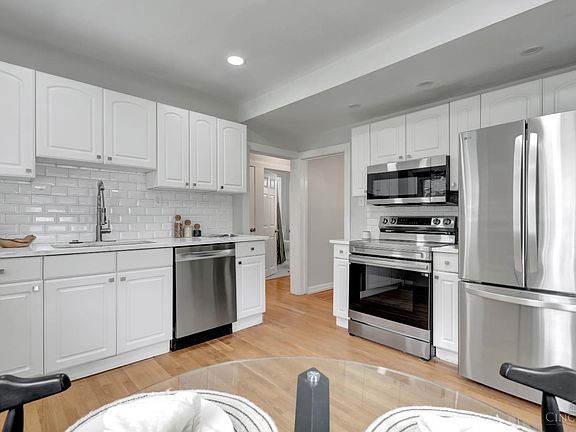2nd image of 4637 Alpine Ave