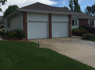 15720 Polk Cir, Omaha, NE 68135