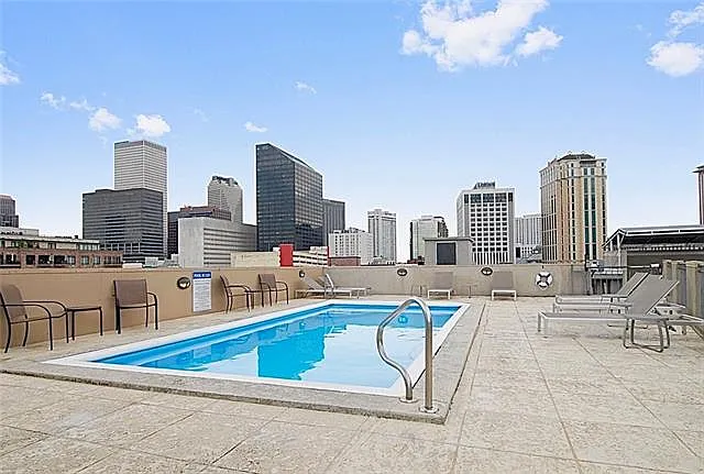 1 bed, 1.0 bath, 1043 sqft, $1,975 — Photo 2
