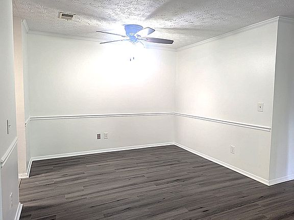3rd image of 101 Warm Springs Cir