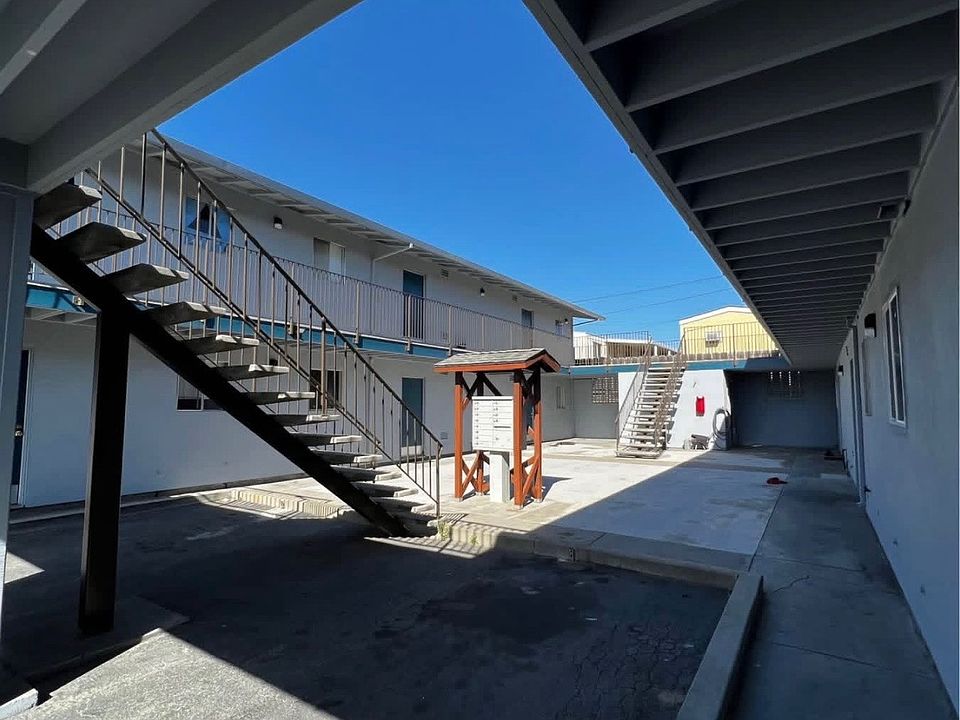 2nd image of 1118 Parkside St