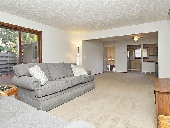 5th image of 5795 Wellesley Ave