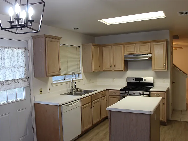 810 Minturn Ln — Photo 15