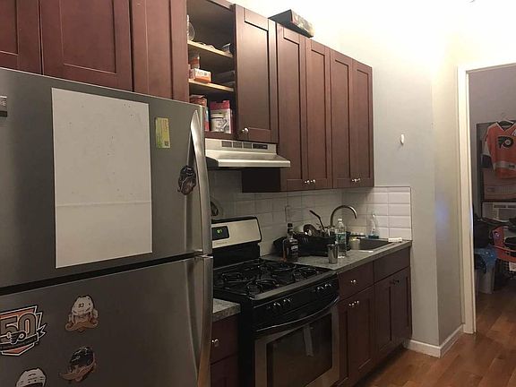 4th image of 335 Melrose St #3