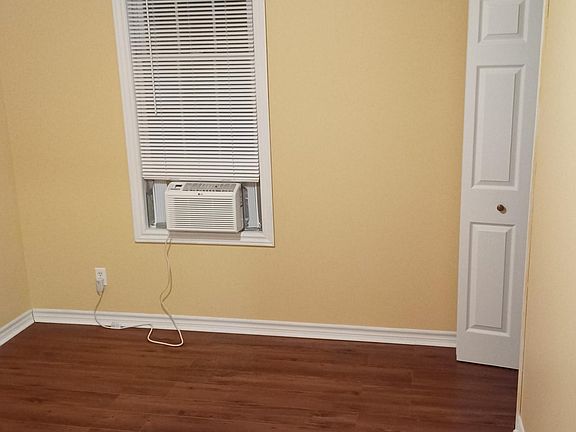 3rd image of 1677 Dougall Ave