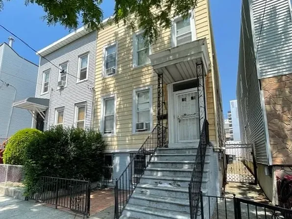 32-11 38th Avenue image 1 of 10