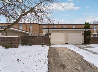 26523 Sussex Dr, Olmsted Falls, OH 44138