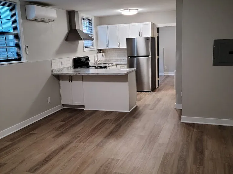 826 W Lakeside St — Photo 3