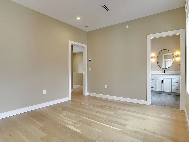 95 Court St — Photo 18
