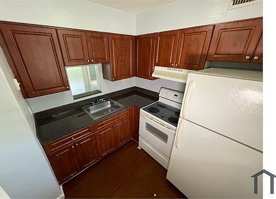 5th image of 3380 NW 30th St #8