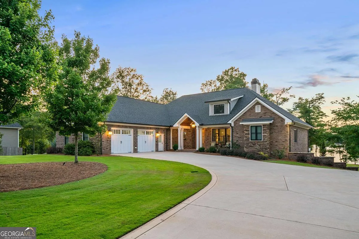 1010 Azalea Ln photo 1