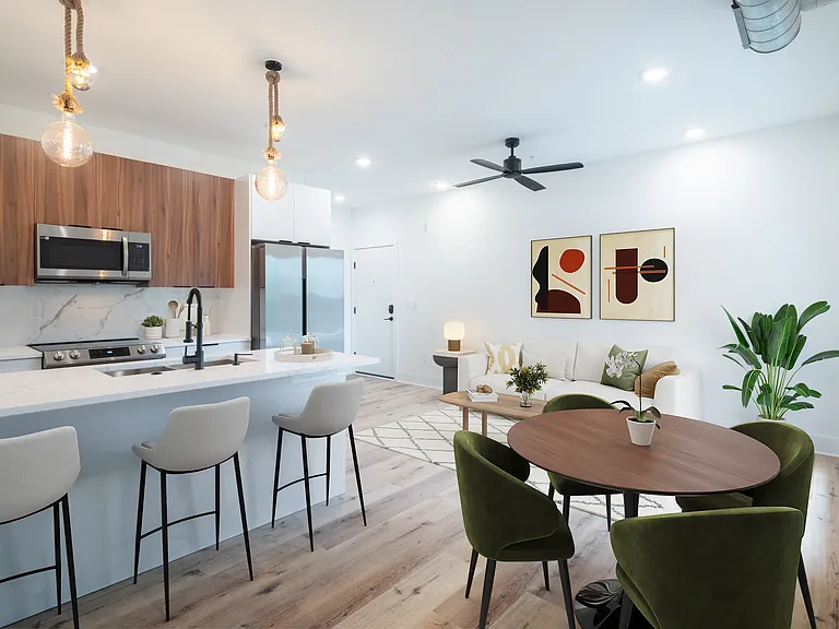 2621 W Oxford St #304 — Photo 1