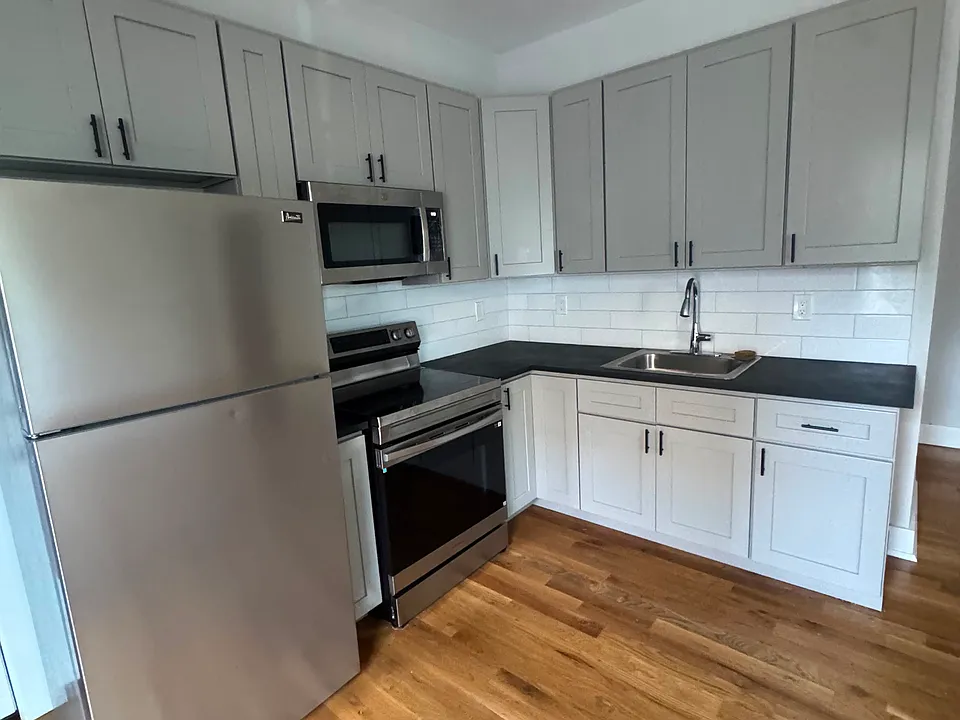 980 Hancock Ave #2R