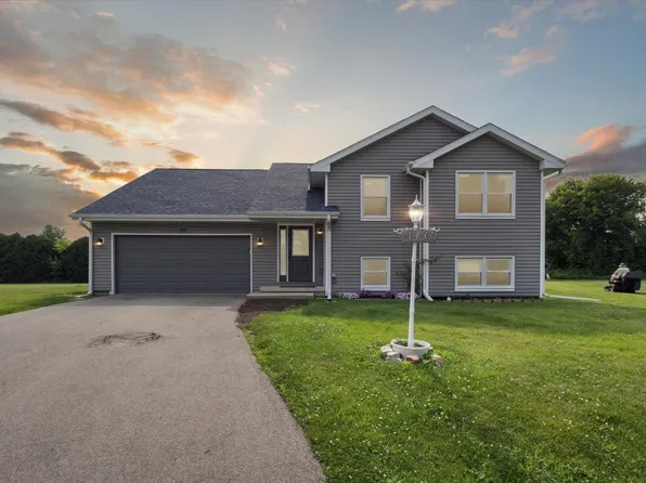 113 New Brunswick Ln SW, Poplar Grove, IL 61065