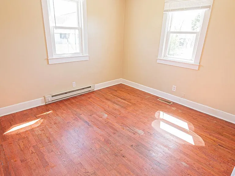 602 E Main St — Photo 51