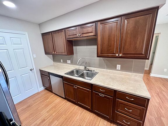 5th image of 2600 Sweet Clover Dr