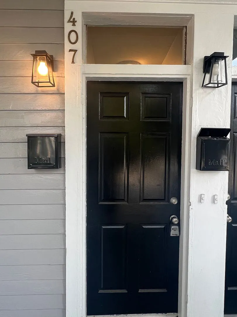Charming Historic Duplex In the Heart if Savannah's Historic District — Photo 2