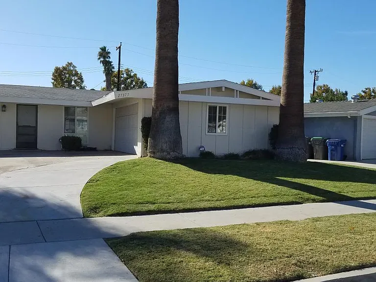27377 Crossglade Ave — Photo 2